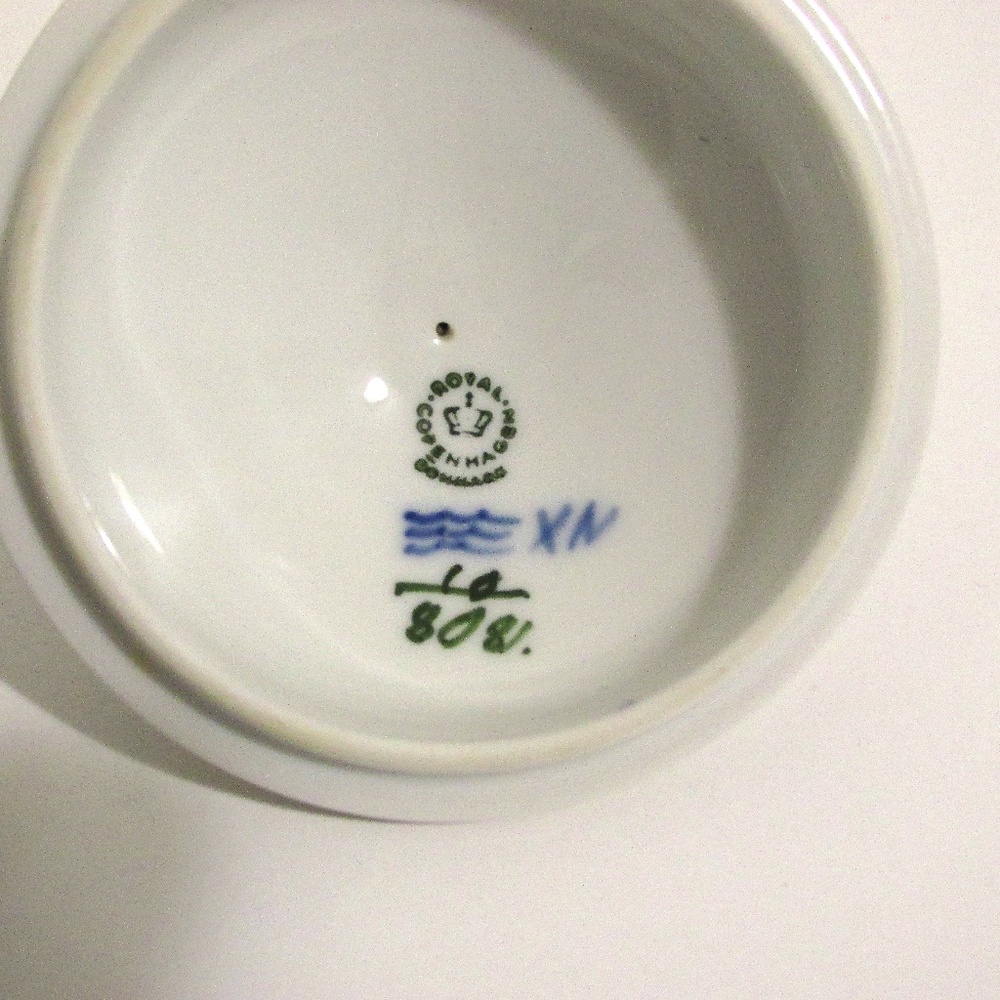 Vintage Royal Copenhagen Blue Flower Sugar Bowl with Lid - Picture 5 of 6